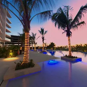 Seaside Retreat: Beachfront Comfort Near Historic Center Cartagena